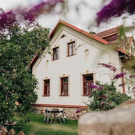 فندق Restaurant A Penzion Na Cechach Korouhev المظهر الخارجي الصورة