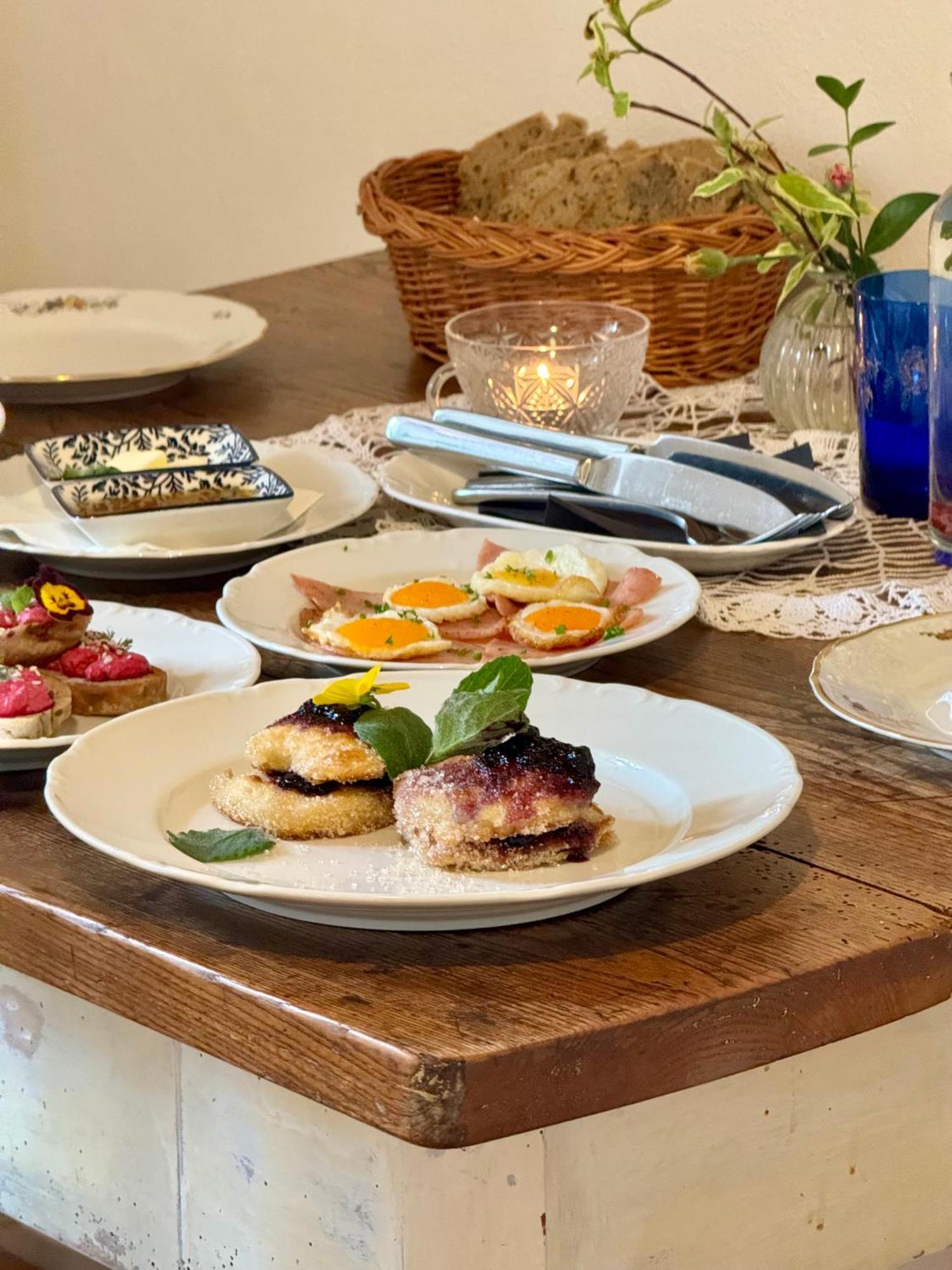 فندق Restaurant A Penzion Na Cechach Korouhev المظهر الخارجي الصورة